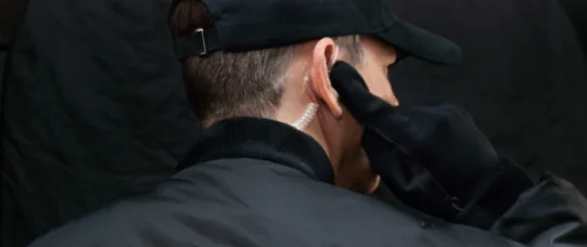 Coraz więcej lekarzy z ochroną osobistą policji