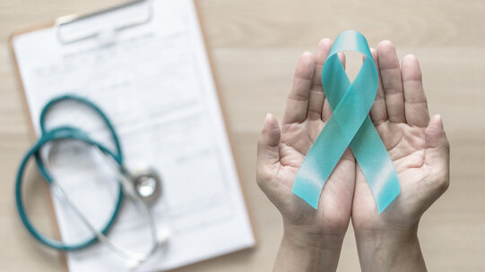 Polki mogą żyć dłużej: diagnostyka i leczenie nowotworów ginekologicznych wymaga poprawy