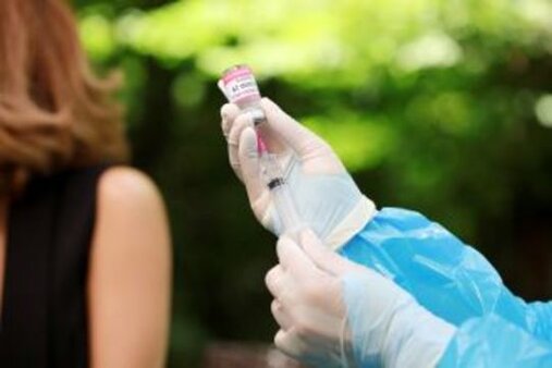 Lekarze będą edukować w terenowych punktach szczepień