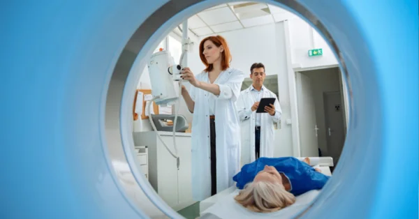 Będą zmiany w dostępie do badań obrazowych, ale wyzwaniem jest brak personelu medycznego