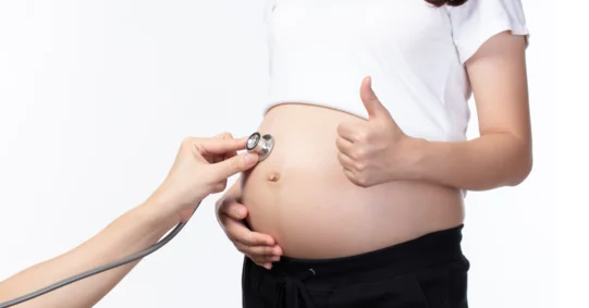 Nastolatka w ciąży? Polskie rekomendacje dla lekarzy z całego świata