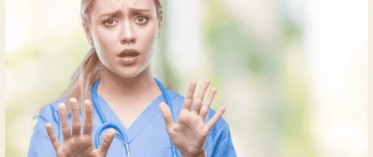 Lekarce kazano dokończyć dyżur mimo kontaktu z zakażonym