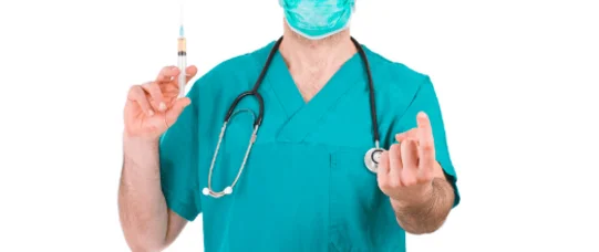 Obowiązek szczepień przeciwko COVID-19 tylko dla medyków?