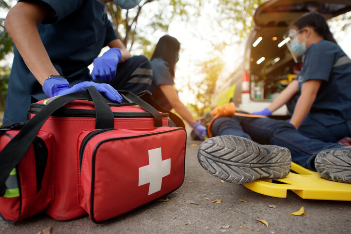 Ile ampułek fentanylu powinno być w karetce?
