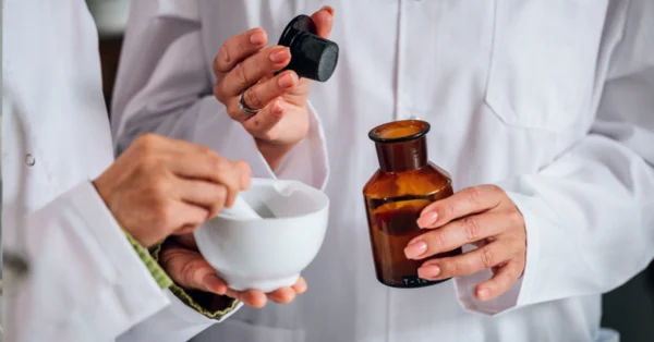 Ile NFZ zapłaci za lek sporządzony przez farmaceutę? Pierwszy wykaz limitów