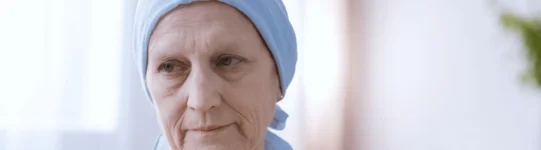 Starsi pacjenci w trakcie leczenia onkologicznego szczególnie narażeni na cięższy przebieg COVID-19 