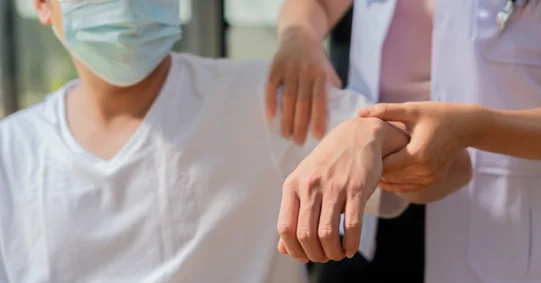 Osiem ośrodków w pilotażu szybkiej ścieżki dla pacjentów z zapaleniem stawów