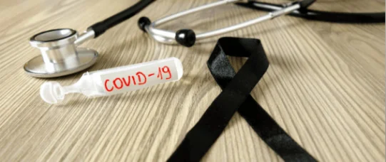 Medycy zostali przy pacjentach – ilu zapłaciło najwyższą cenę?