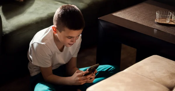 Chatboty niegotowe na pomoc w kryzysie samobójczym?