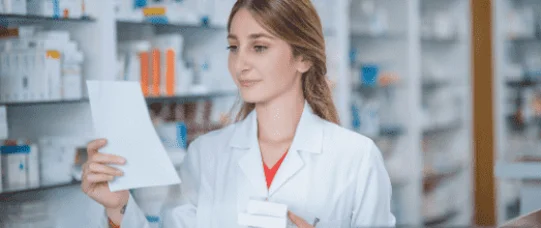 Aptekarz nie sprawdzi uprawnień lekarza