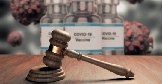 Medycy podważali zasadność szczepień, staną przed sądami lekarskimi