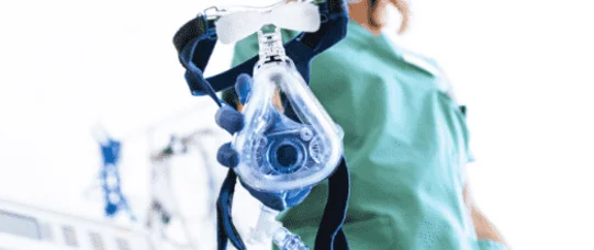 Szpitale organizują ekspresowe kursy obsługi respiratorów