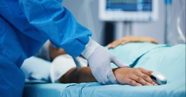 Zmiany w opiece długoterminowej: Ministerstwo Zdrowia luzuje wymagania specjalizacji lekarzy
