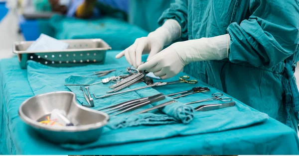 Pierwsze na świecie operacje łuku aorty u chorych z tętnicą błądzącą z użyciem nowatorskich stent-graftów