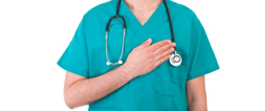Przysięga Hipokratesa nakazuje nieść pomoc uchodźcom