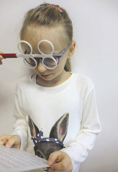 Rycina 2. Pomiar sprawności akomodacji za pomocą testu flippera