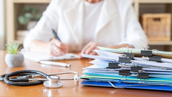 NFZ wyjaśnia, jak rozliczać pobyty szpitalne do 12 godzin