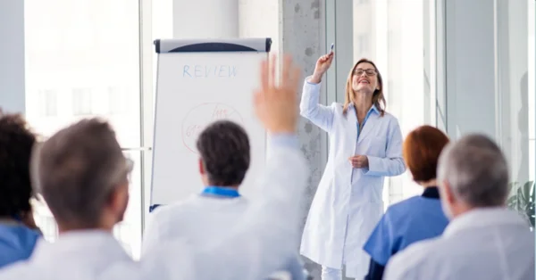 Eksperci z Uniwersytetu Medycznego we Wrocławiu przygotują nauczycieli edukacji zdrowotnej