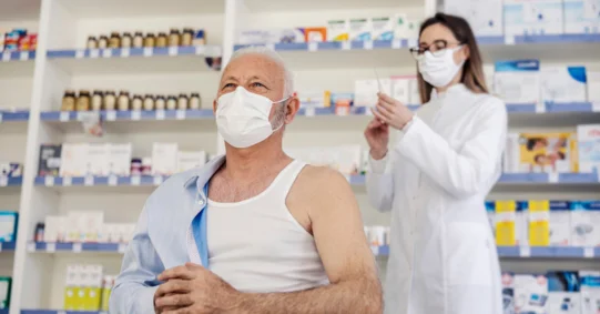 Farmaceuci będą kwalifikować do szczepień zalecanych