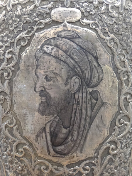 Ryc. 1. Avicenna, który stosował okłady w postaci wody z lodem.