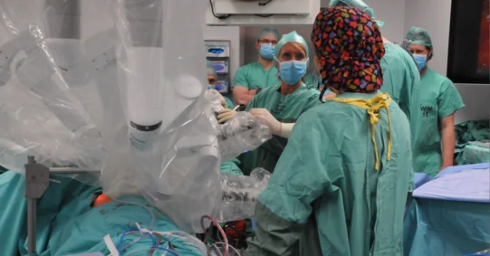 Unikalna operacja tarczycy z dostępu przez pachę w WIM