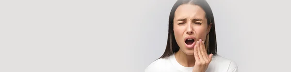 Już dziś o 20:00! Bezpłatny webinar "Afty nawracające i opryszczkowe zapalenie jamy ustnej – błahy czy trudny temat? Wskazówki periodontologa"