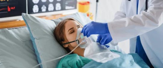 Średni wiek hospitalizowanych z COVID-19 coraz niższy