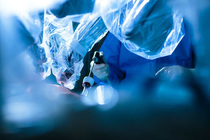 Robot Versius operuje dzieci na WUM