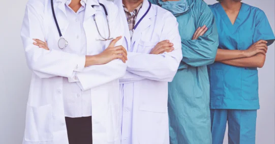 Lekarze murem na doktorem Piotrem Pisulą