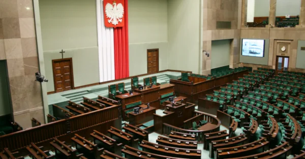 Podwyżki? Już były, teraz pieniądze pójdą na procedury