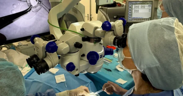 Pierwszy implant PGI wszczepiony pacjentowi z jaskrą w Katowicach