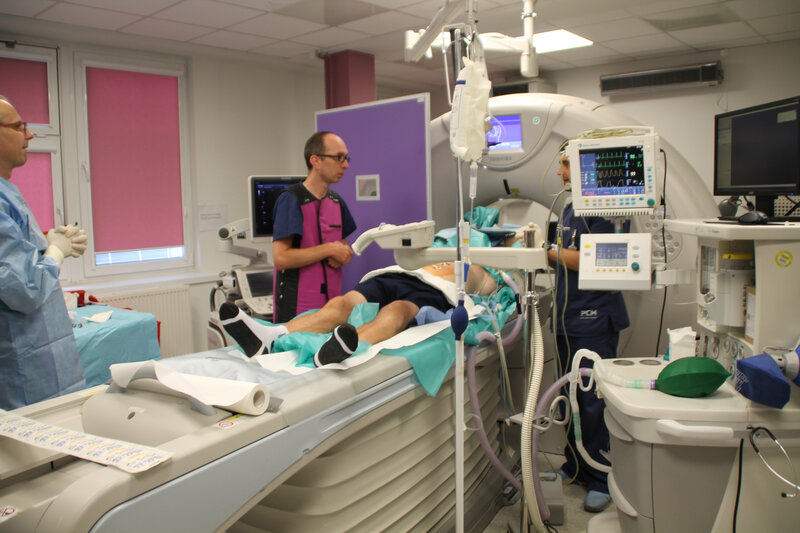 Ryc. 1. Zabieg termoablacji wątroby – Warszawski Uniwersytet Medyczny, II Zakład Radiologii Klinicznej.