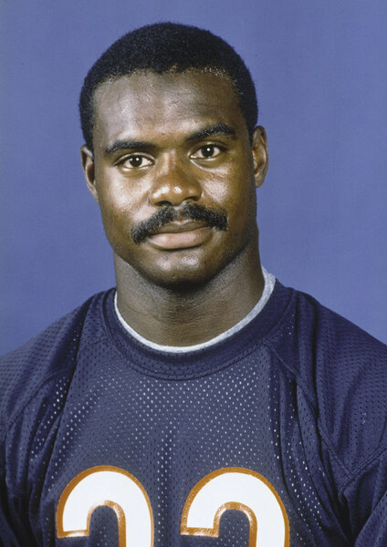 Dave Duerson – dwukrotny zdobywca Super Bowl w futbolu amerykańskim, popełnił samobójstwo 18 lat po zakończeniu kariery, choć w tym czasie z sukcesem zajął się biznesem. Pośmiertna analiza mózgu potwierdziła, że cierpiał na przewlekłą encefalopatię pourazową.źródło: tesseraguild.com