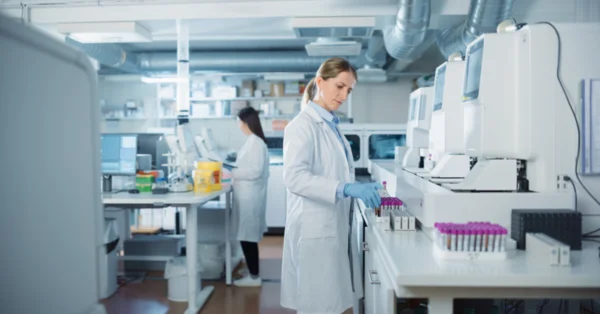 Diagnosta laboratoryjny – cichy filar systemu