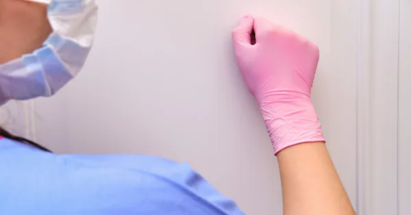 Szpital w Szczecinie zakazał odwiedzin. Powodem wzrost zakażeń COVID-19